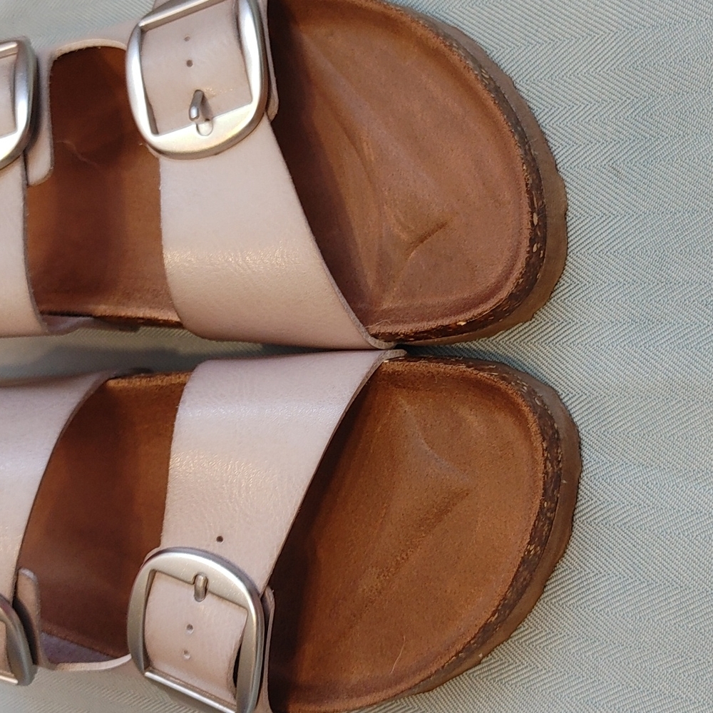 ⚫Time and Tru Sandals - Picture 2 of 10